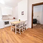 Fullhouse - Nh14 - 3 Bedrooms, Washing Machine