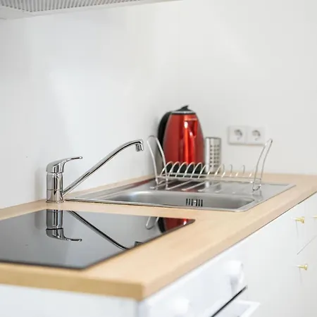 Fullhouse - Nh14 - 3 Bedrooms, Washing Machine Apartment *