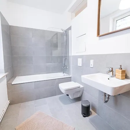 Fullhouse - Halle - Nh14 - Daylight Bathroom - 3 Bedrooms Halle (Saale)