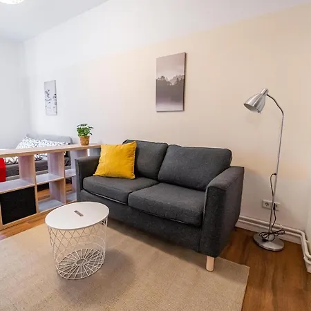 Fullhouse - Nh14 - 3 Bedrooms, Washing Machine Apartment *