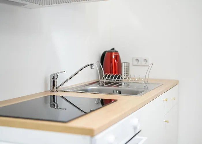 Fullhouse - Nh14 Apartments - 3 Bedrooms, Washing Machine Apartment *