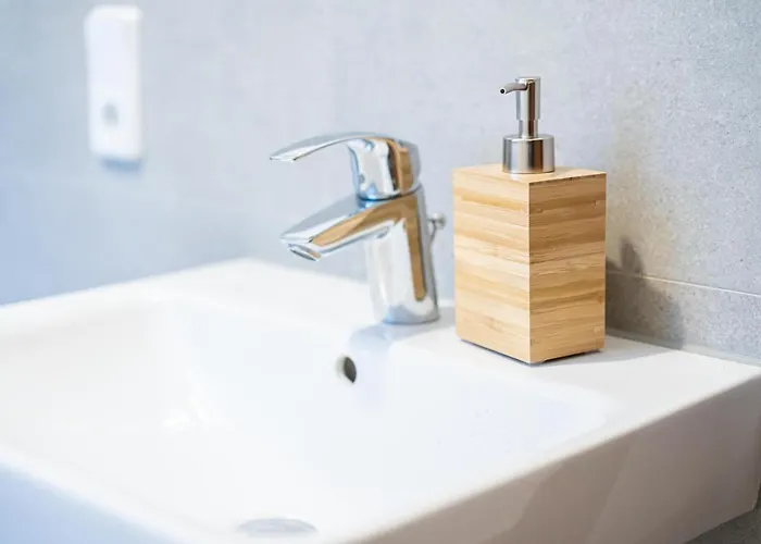 Fullhouse - Nh14 Apartments - 3 Bedrooms, Washing Machine Apartment *