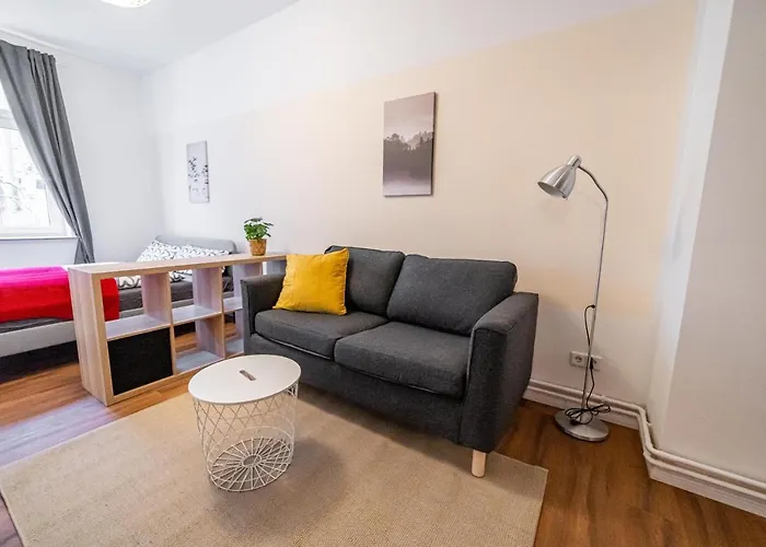 Fullhouse - Nh14 Apartments - 3 Bedrooms, Washing Machine Apartment *