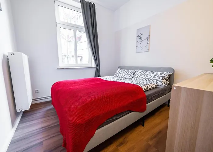 Fullhouse - Nh14 Apartments - 3 Bedrooms, Washing Machine Apartment *